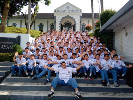 Al Bayan – Islamic Boarding School | Mandiri, Berprestasi, dan ...